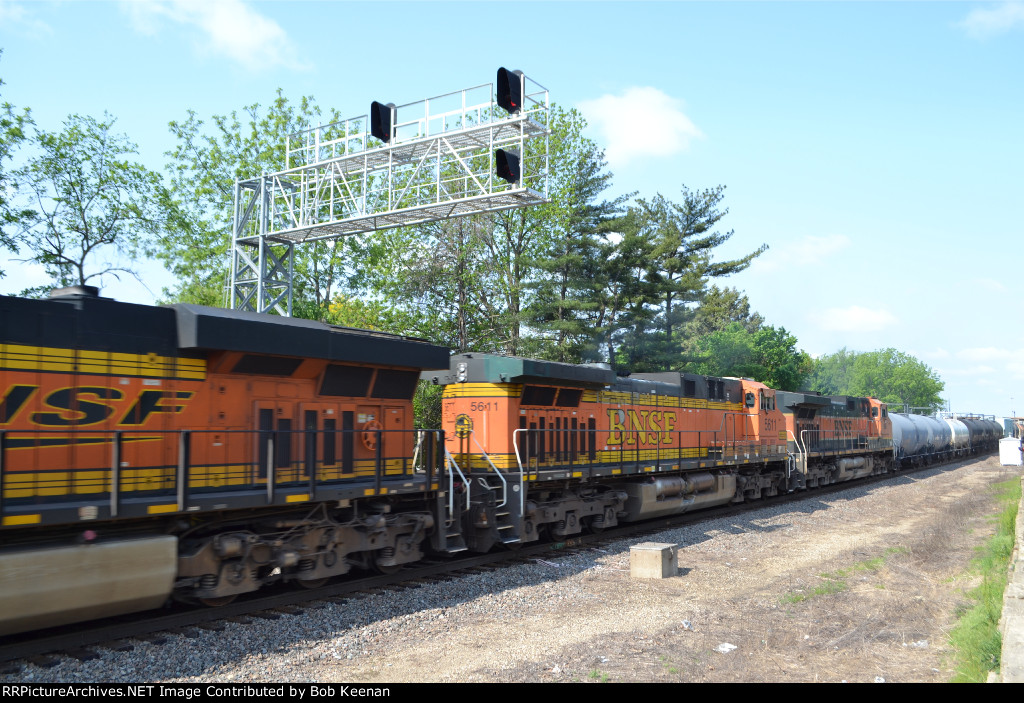 BNSF 5611